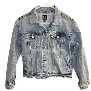 NWOT GAP Women's Light Blue Jean Jacket Medium